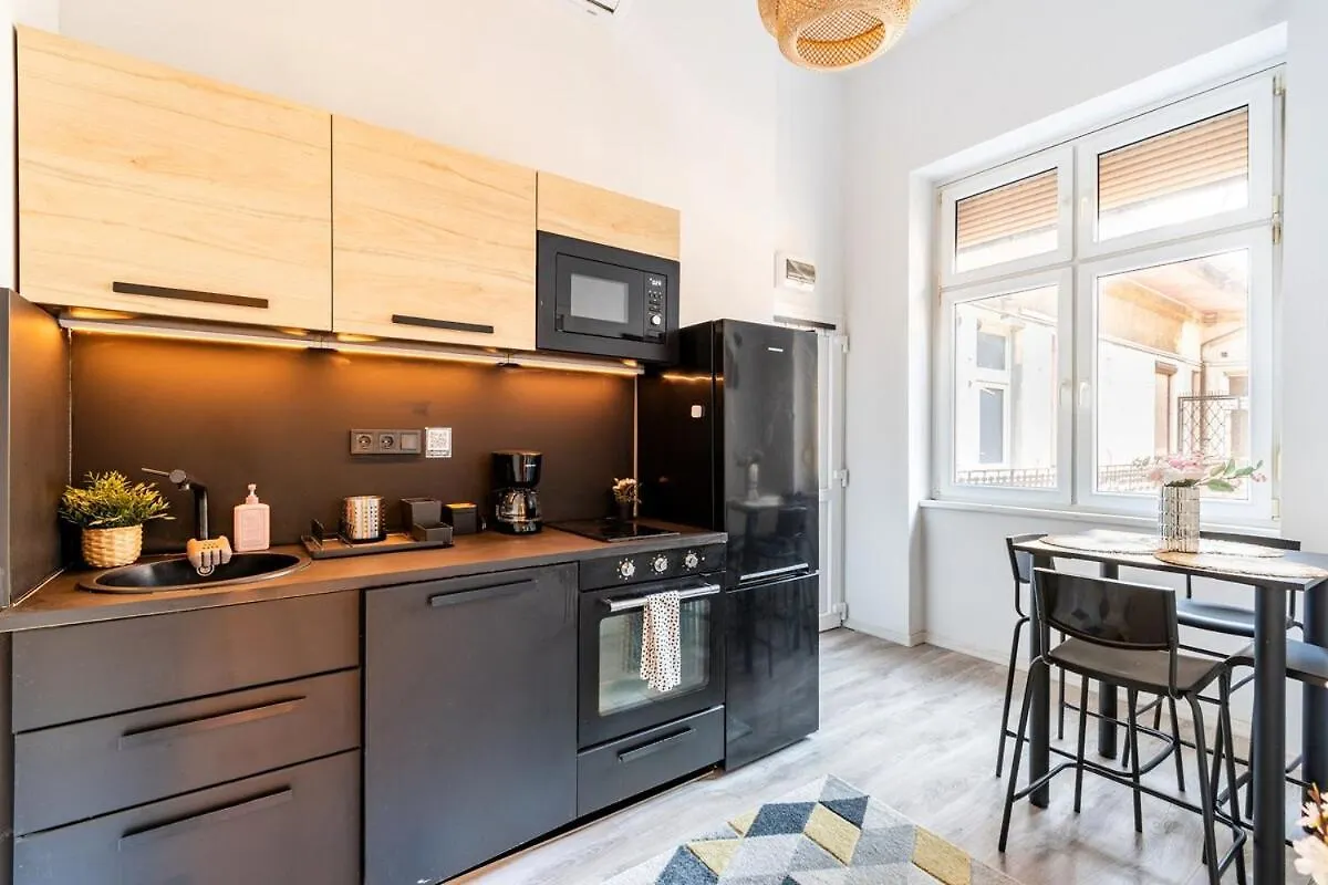 A Cozy Stay For City Wanderers Budapest Apartment
